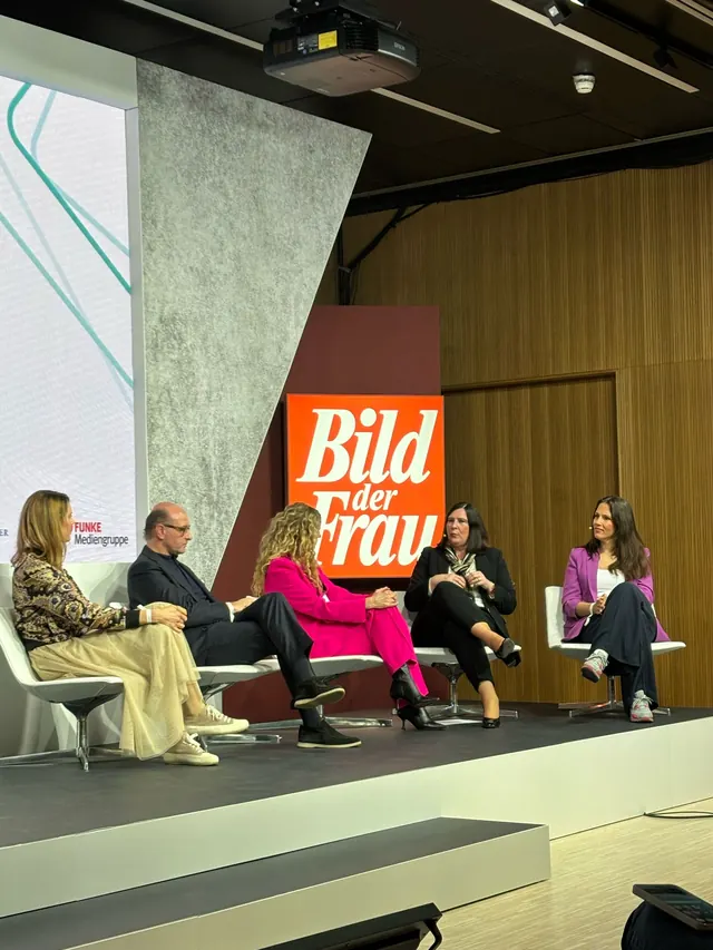 Ira Schiwek auf dem Panel beim Frauengesundheitsgipfel 2024
